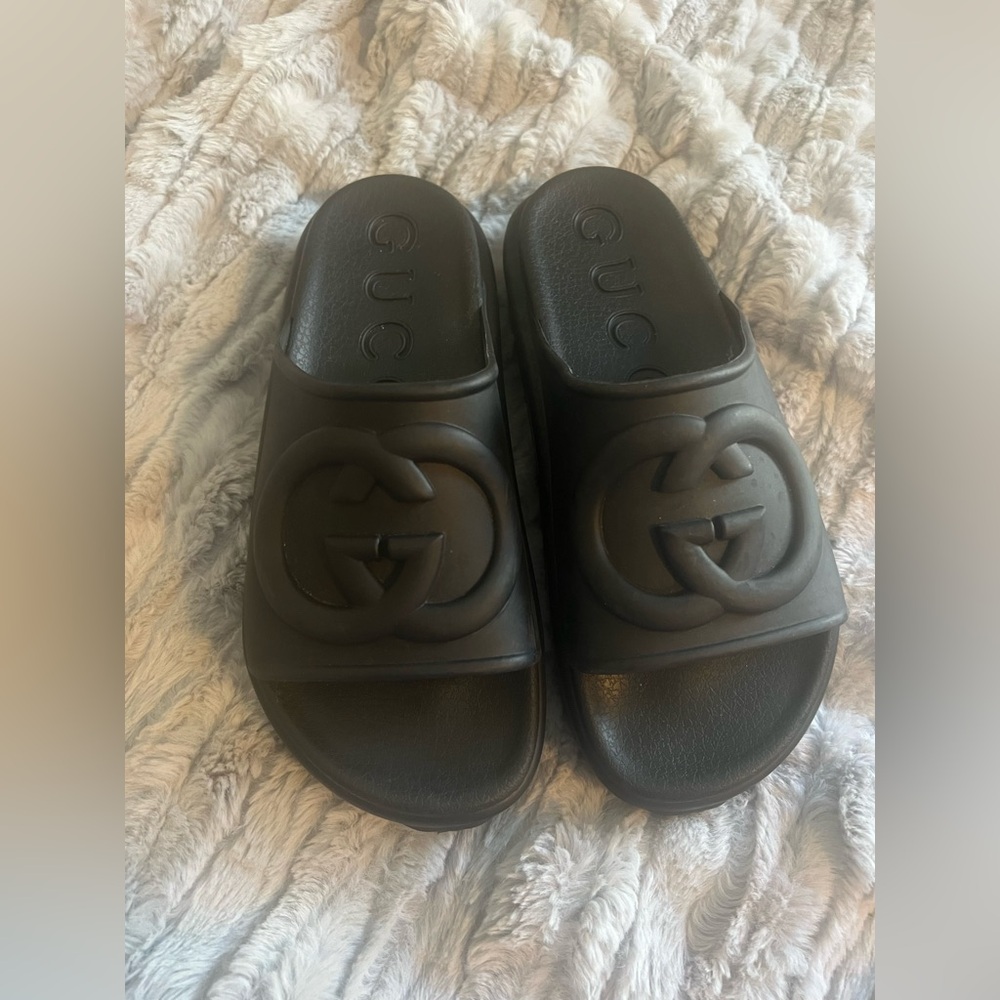 New!! Gucci Interlocking GG  black platform slides size 40